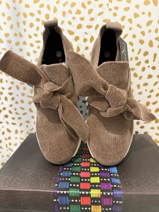 Bernie Mev 5/5.5 Girls Slip-On Sneakers NWT - Picture 2 of 7